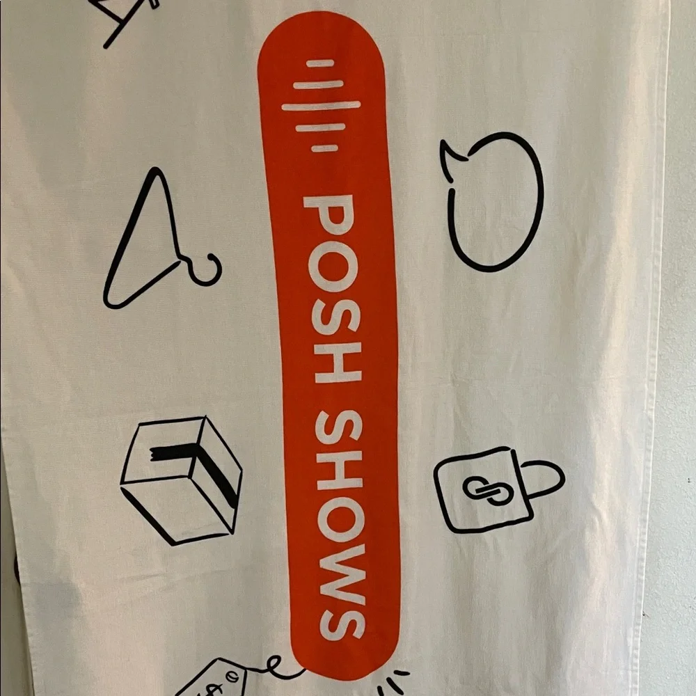 White Poshmark Posh Shows Beach Towel NEW